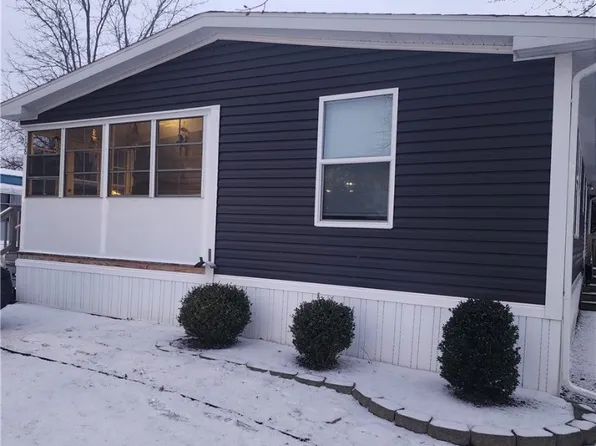 108 Pat Dr, Farmington, NY 14425