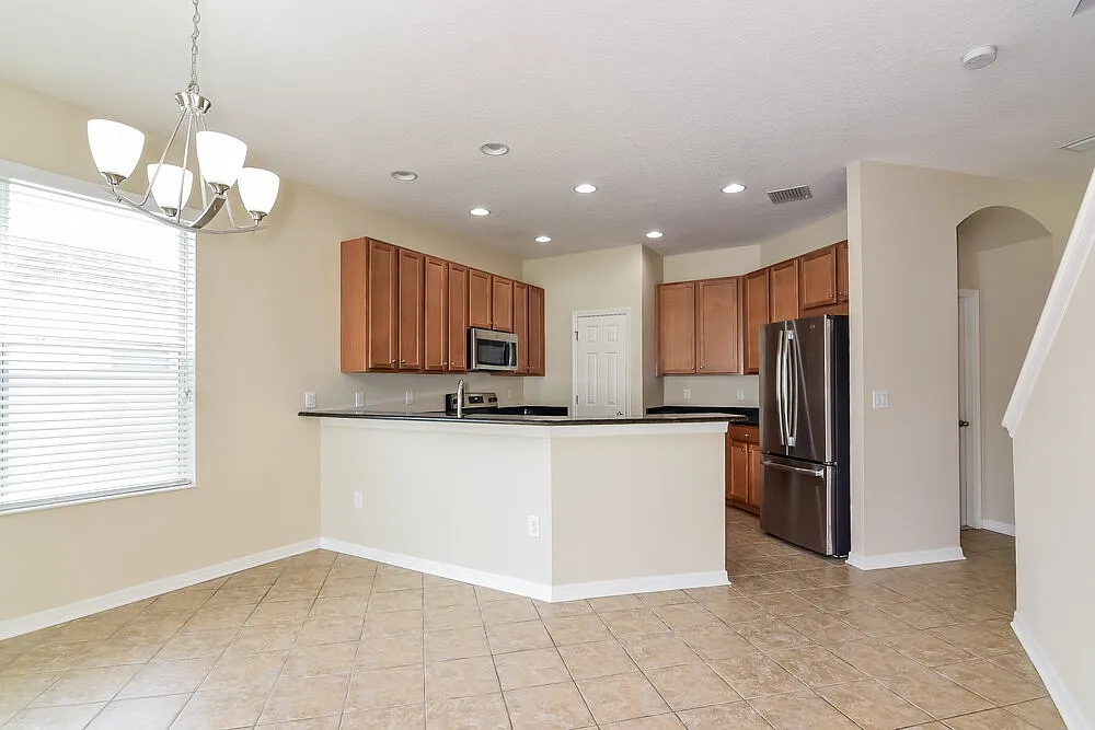 4 bed, 3.5 bath, 2035 sqft, $2,620 — Photo 4