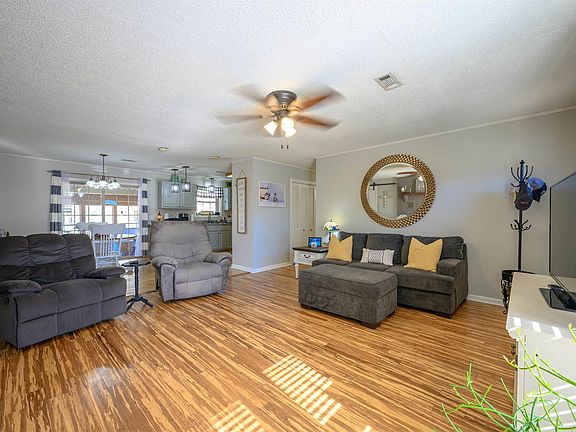 4th image of 89 Linda Dr