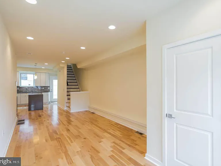806 N Burns St #1 — Photo 4