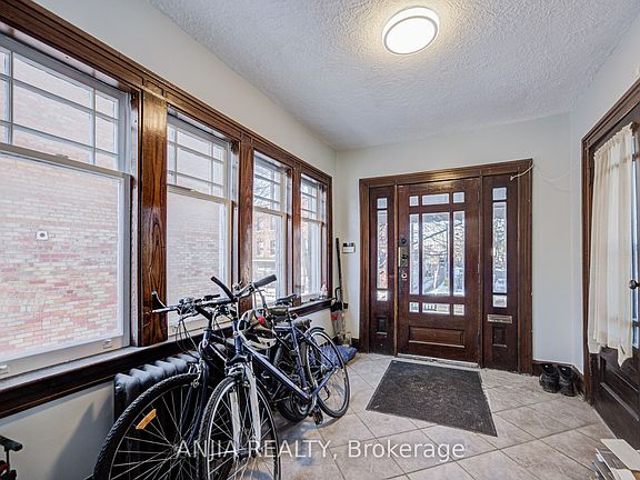 2nd image of 7 Linnsmore Cres