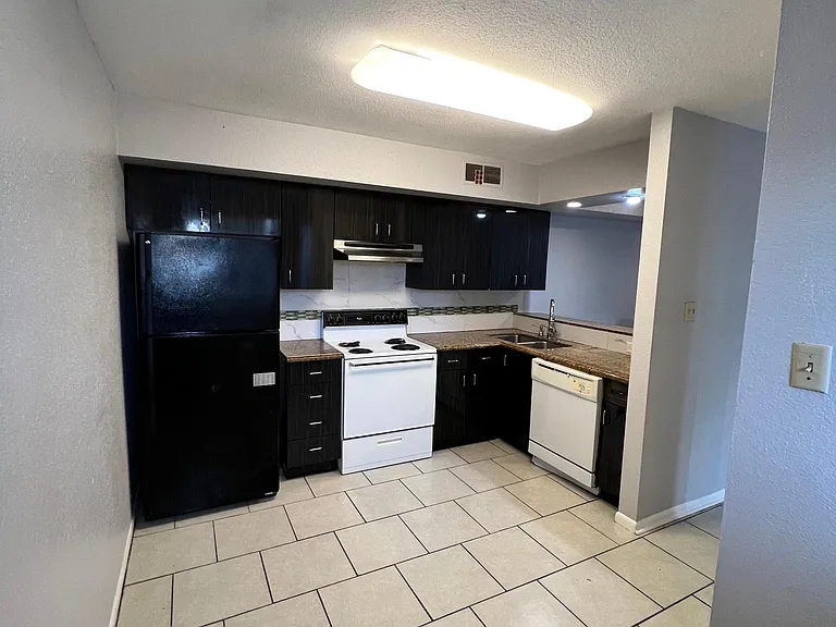 8918 Bissonnet St #307 — Photo 10