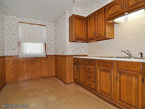 5th image of 74 Blanding Ave