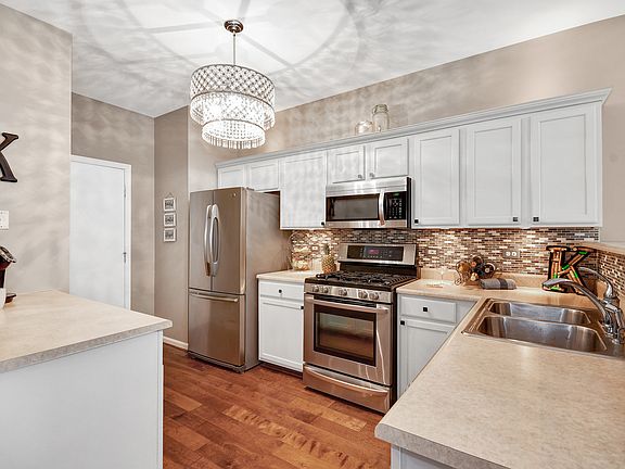 4th image of 293 Nicole Dr Unit D
