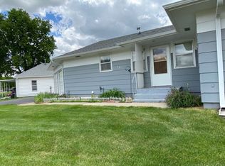 721 Arapahoe St, Benkelman, NE 69021