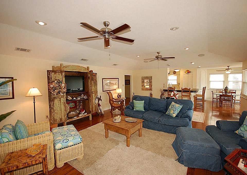open floor plan with wood floors and vaulted ceilings