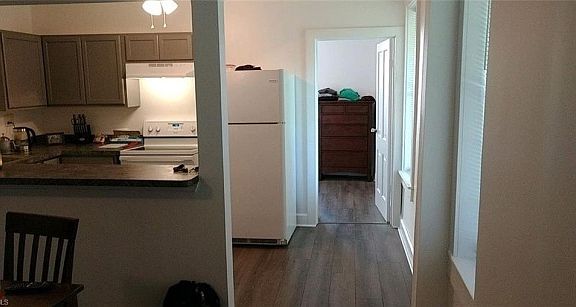 5th image of 208 1/2 E Main St