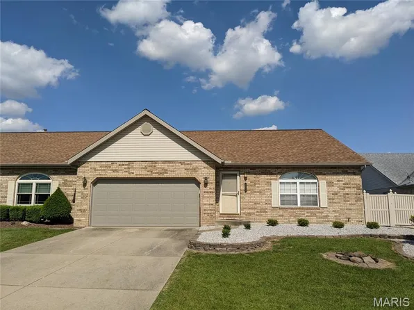 2290 Wellington Dr, Shiloh, IL 62221