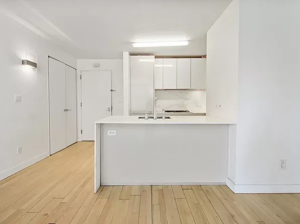 322 West 57th Street image 2 of 15