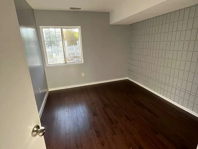 76 Sherman Ave #4 — Photo 2