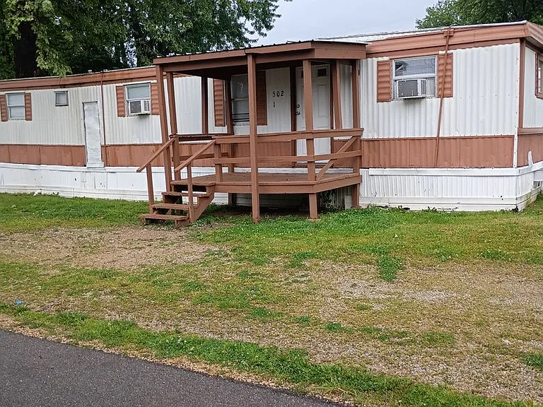 501 S Hickory St — Photo 2
