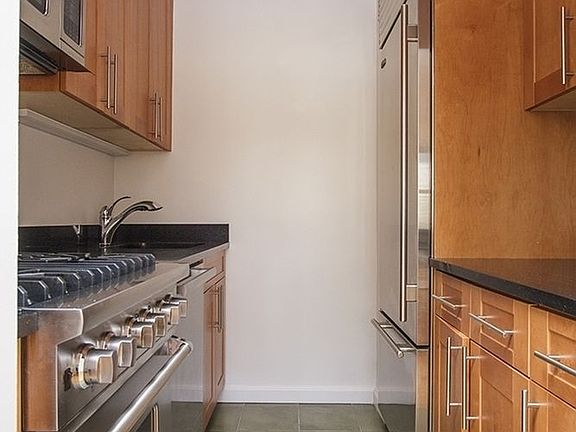 3rd image of 350 W 51st St APT 16E