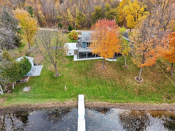 2nd image of 44080 Maple Ln