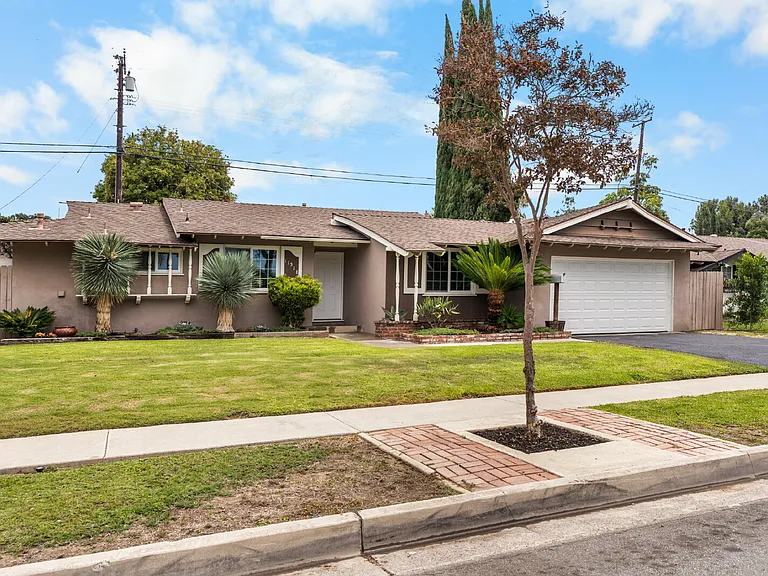 11518 Toerge Dr — Photo 2