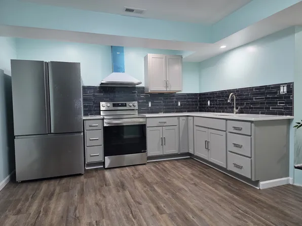 326 Foxcroft Dr, Winston Salem, NC 27103