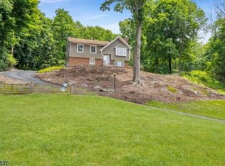 9 Warren Ct, Sparta, NJ 07871