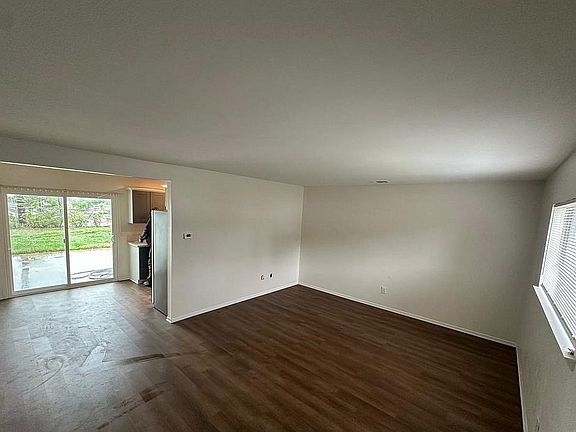 4th image of 1388 Crownview Dr
