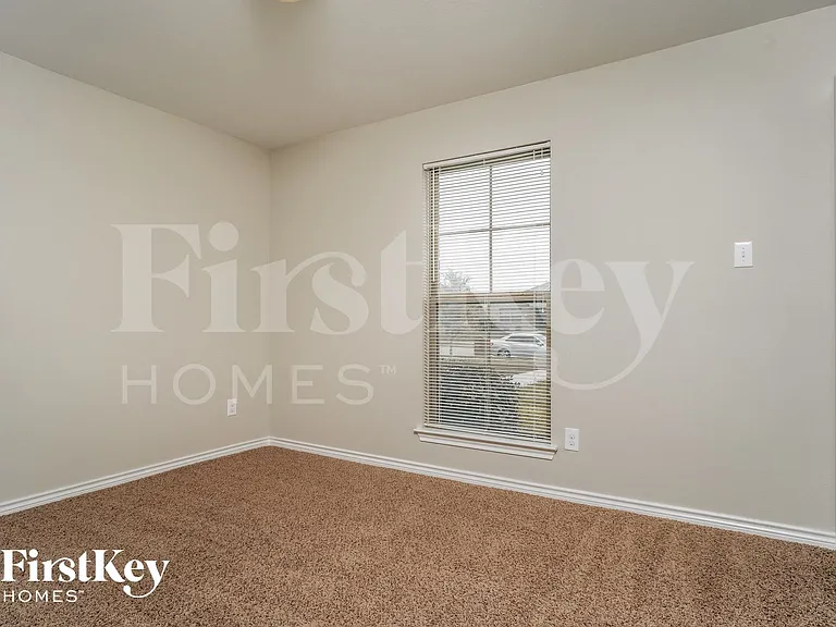 615 Hearthstone Dr — Photo 13