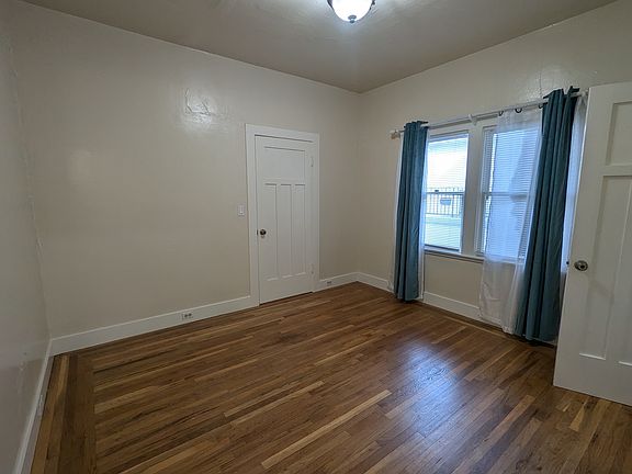 3rd image of 3950 Linwood Ave