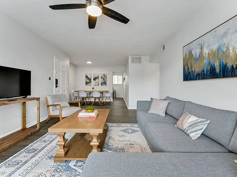 1017 Barclay Sq — Photo 15