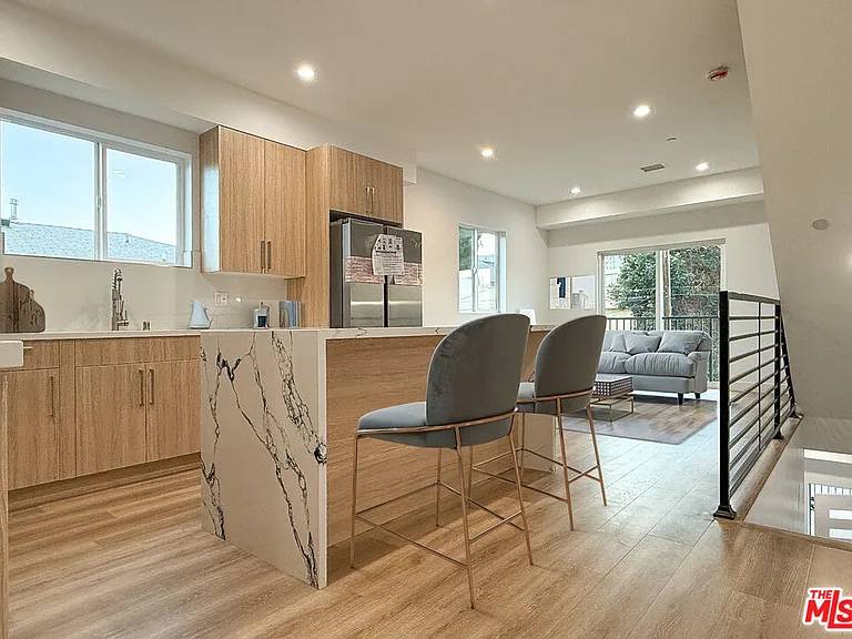 5340 Denny Ave — Photo 5