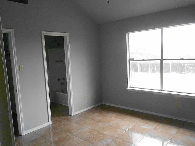 410 Saddle Dr — Photo 18