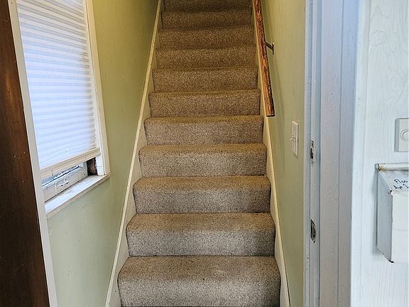 3rd image of 124 Lincoln Ave #2