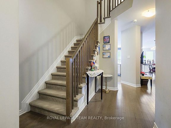 3rd image of 253 Fergus Cres