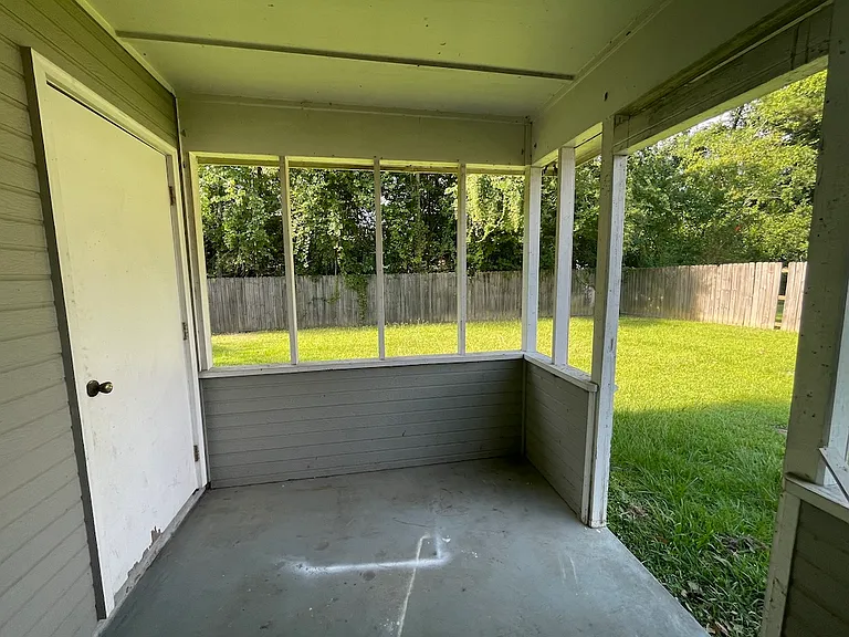 921 Pine Cone Cir — Photo 14