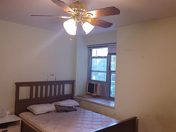 4th image of 575 Grand St APT E204