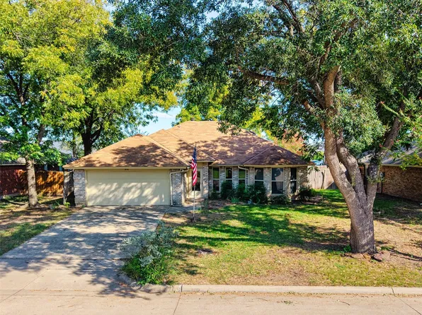 3648 Village Green Dr, Grand Prairie, TX 75052