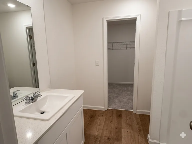 100 Bay Springs Blvd — Photo 6