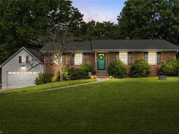 3550 Manoa Rd, Pfafftown, NC 27040