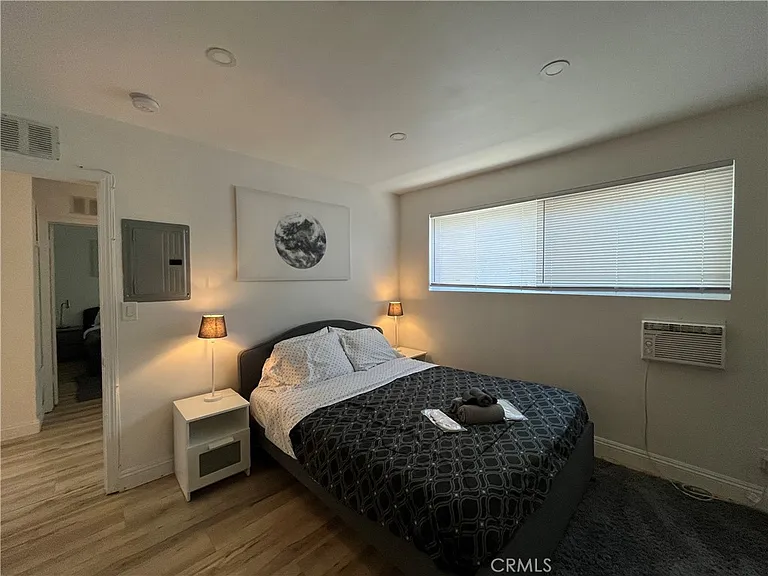 1114 6th St #9 — Photo 9