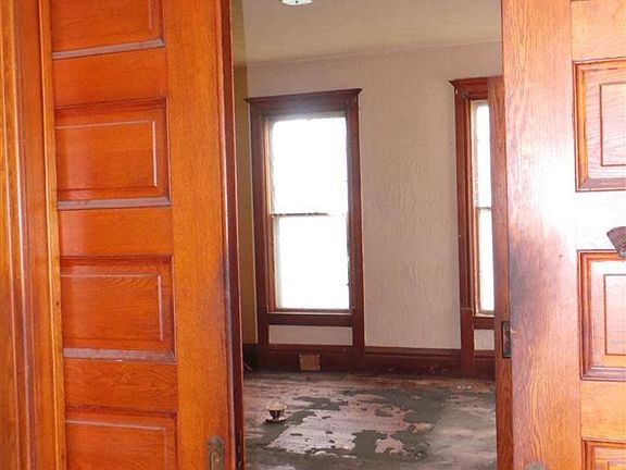 3rd image of 642 E Humphrey St