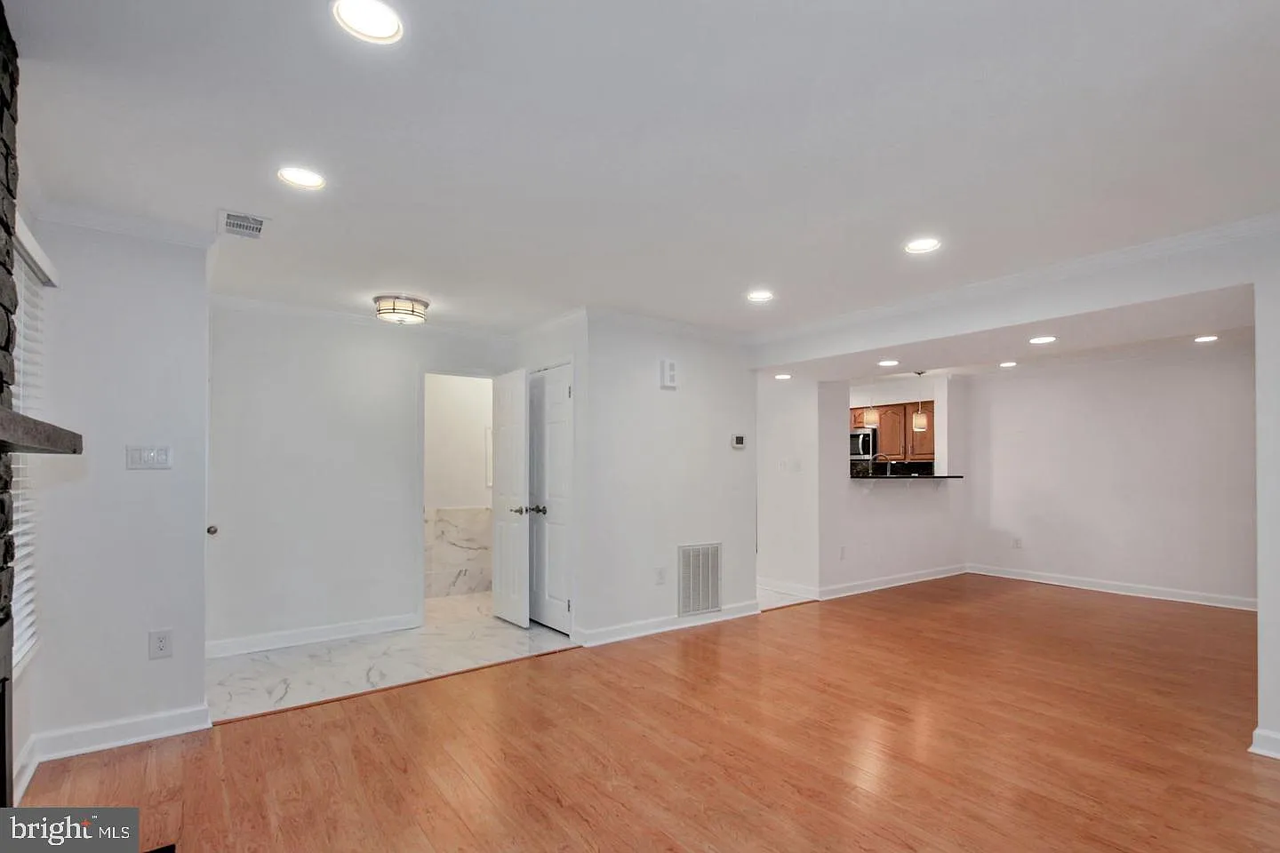 Luxberry Courts — Photo 4