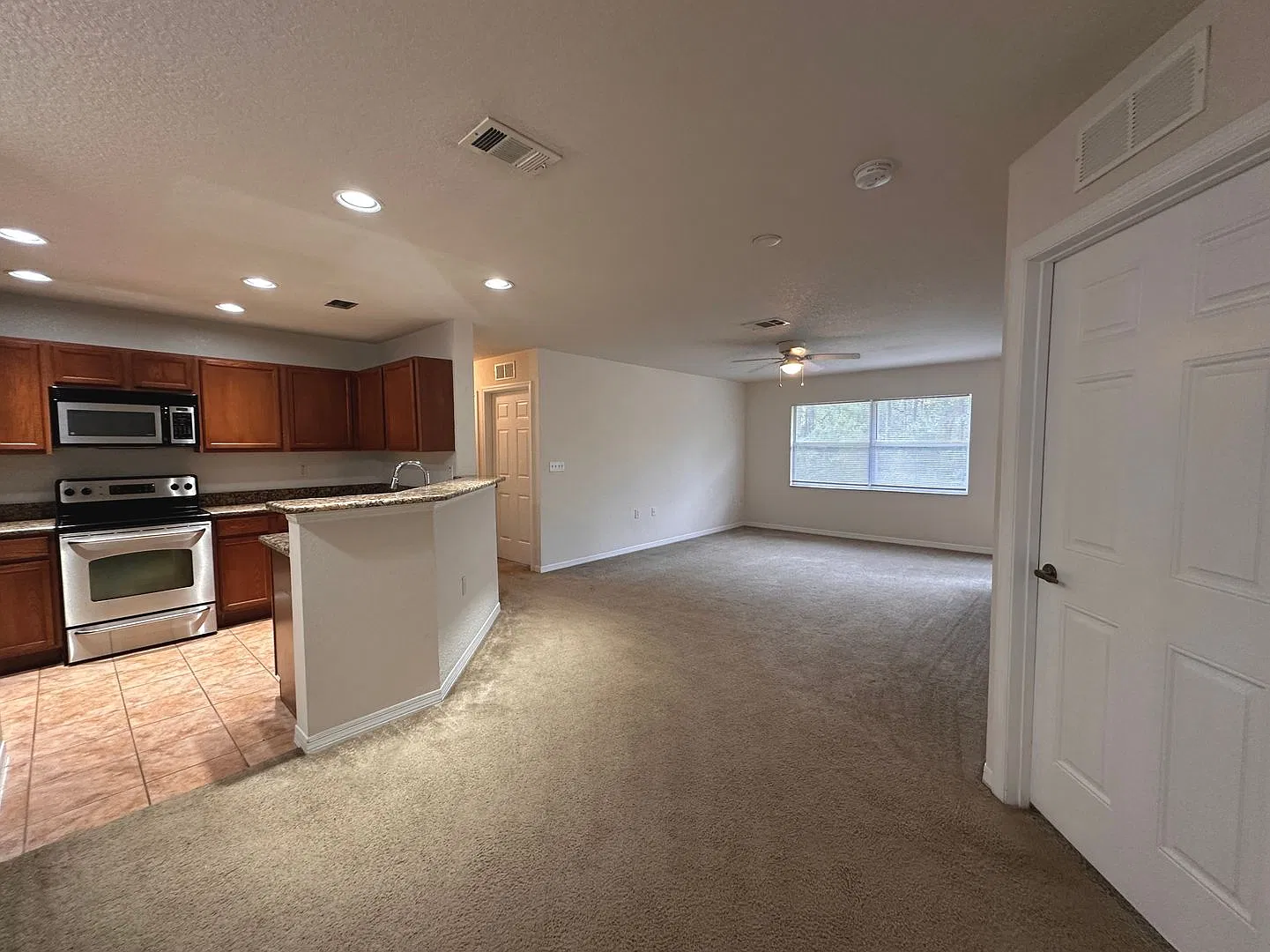 Palm Pointe Condo Availalbe NOW! — Photo 2
