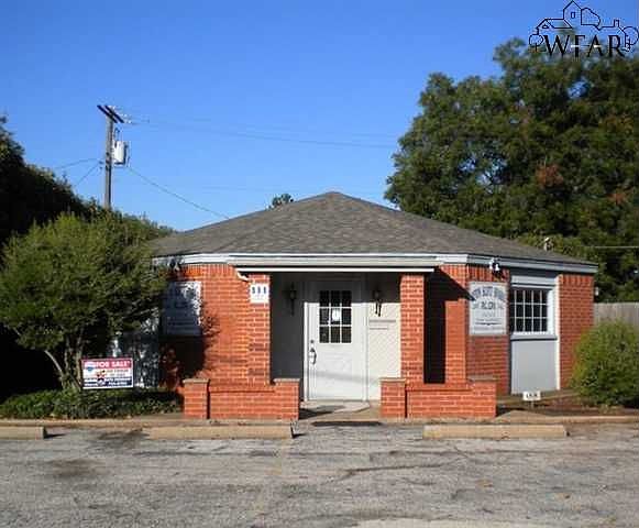 1st image of 111 N Avenue D