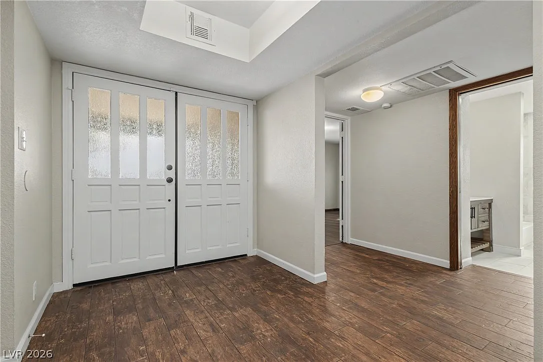 4 bed, 3.0 bath, 2214 sqft, $2,380 — Photo 3