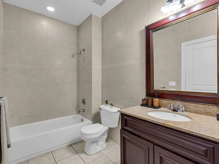 Washington Square Apartments — Photo 15