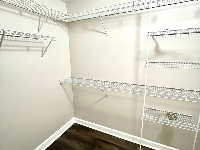 702 Wickham Dr — Photo 21