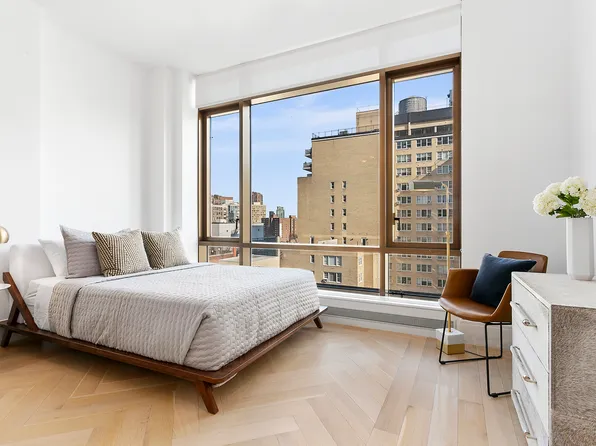 215 East 19th Street 2G image 3 of 11