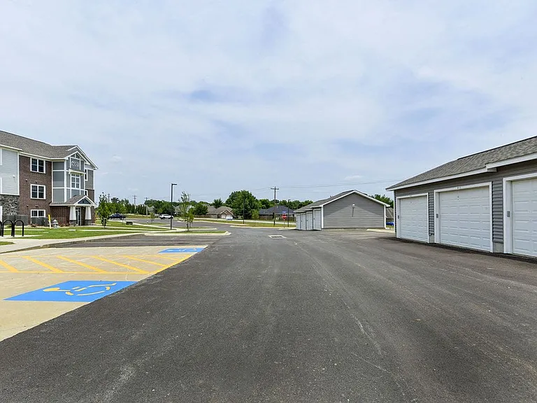 Signature Pointe Apartment Homes — Photo 61