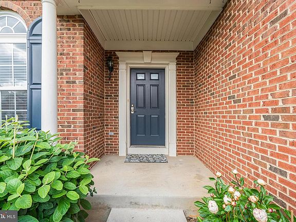 3rd image of 231 Onyx Way