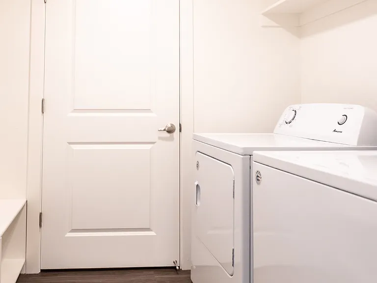 Onyx Apartments — Photo 16