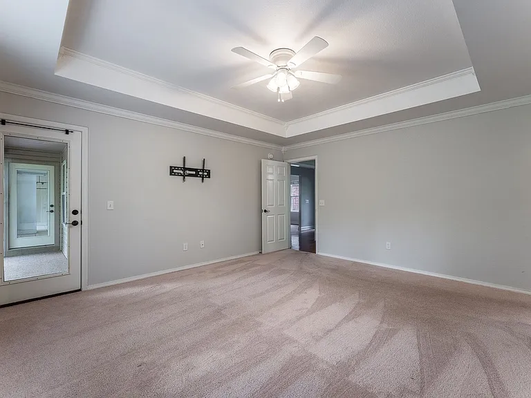 32 Latshaw Dr — Photo 15