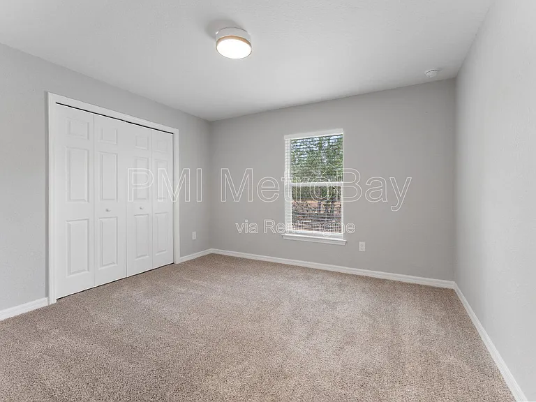 9461 N Sandree Dr — Photo 7