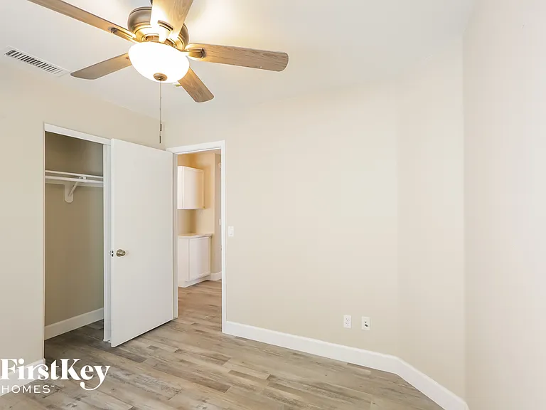 8630 W Shaw Butte Dr — Photo 12