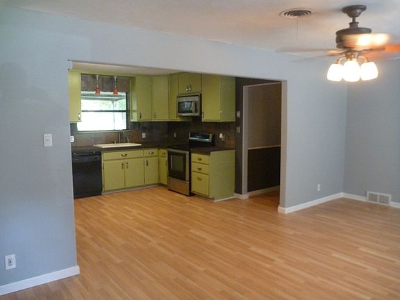 4th image of 916 Dora St