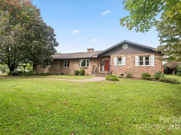 196 Broadview Cir, Brevard, NC 28712